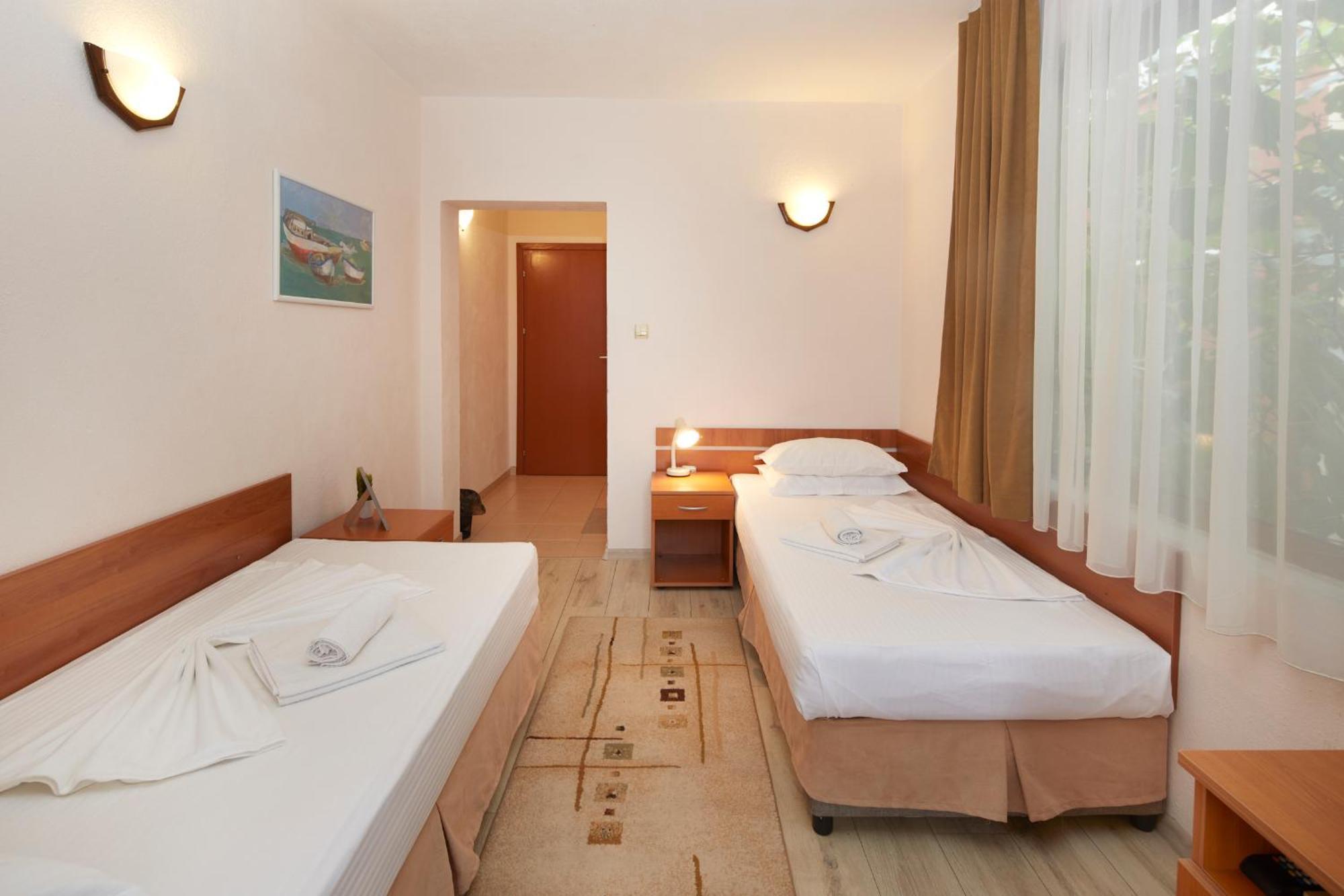 Nirvana Guest House Nesebar Exterior photo