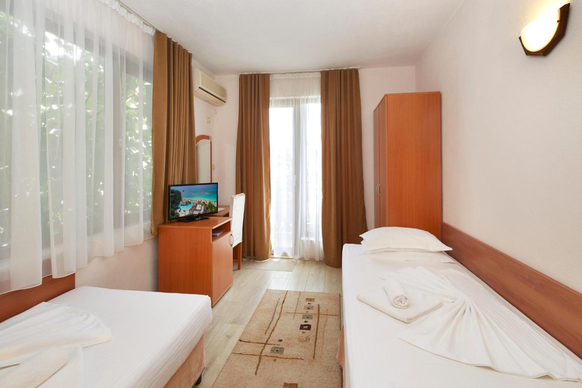 Nirvana Guest House Nesebar Exterior photo